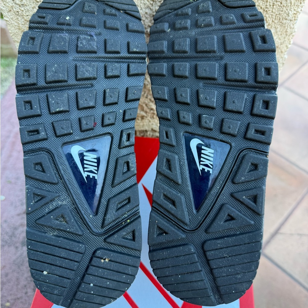 Nike Women’s Air Max Command Sneakers (Size 7) - Picture 11 of 12